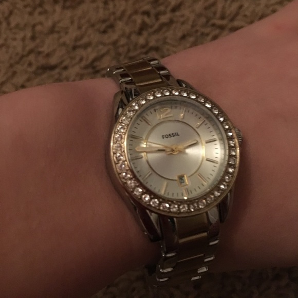 Women’s Fossil watch main image 4